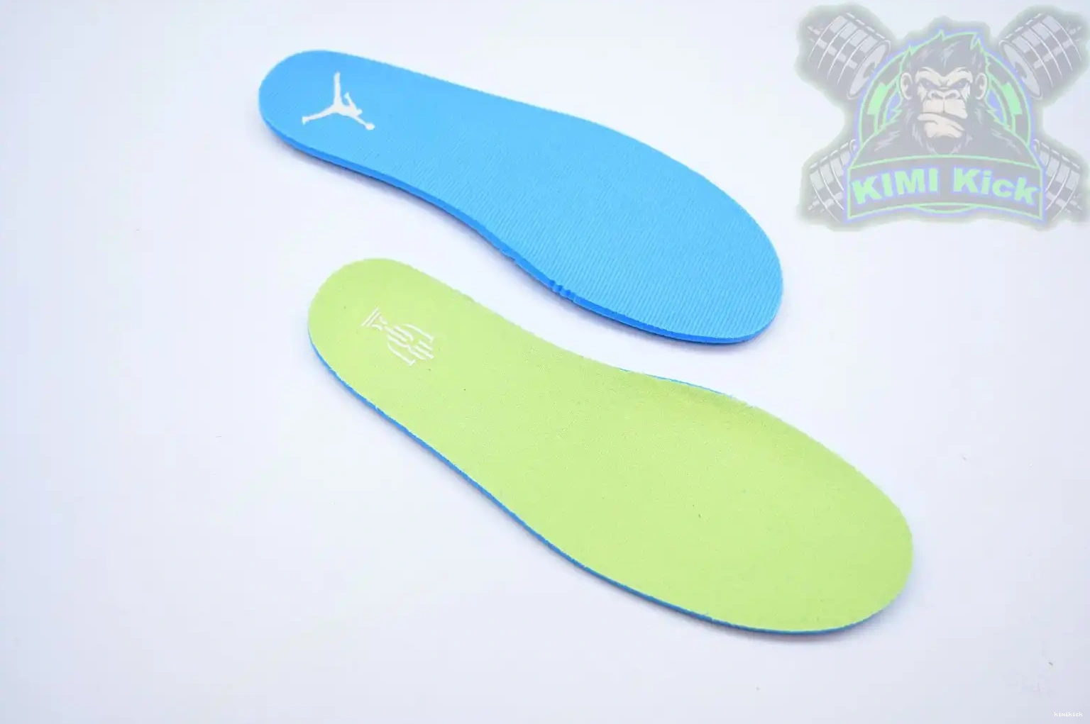 Trophy Kimikick Air “Away” 1 Room x Jordan Jordan Low OG 0506